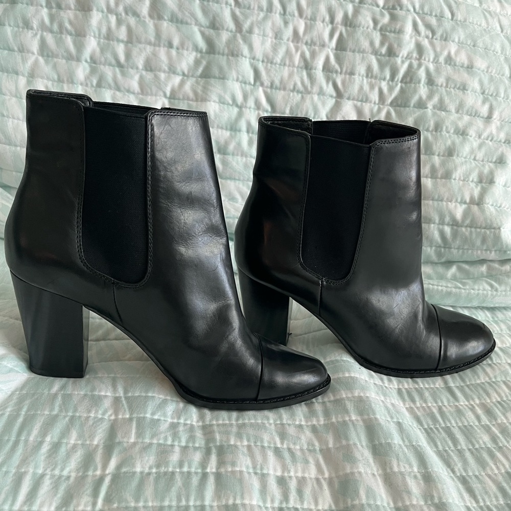 Saks Fifth Avenue Black Label leather Sloane Ankle Bootie 7